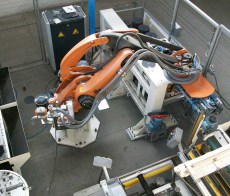 attrezzature asservimento macchine e automatismi di produzione - automatismi di produzione - Robot immettitore e prelevatore